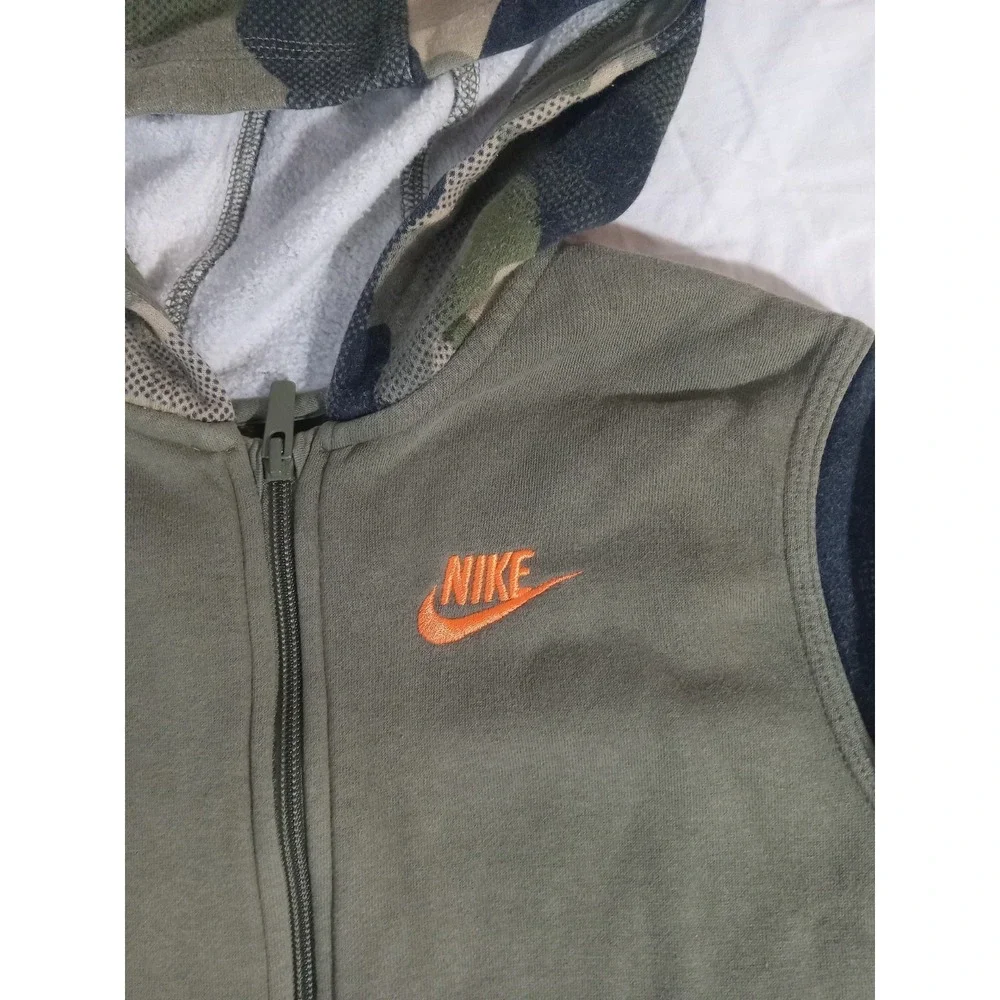 Nike‎ Camo Hoodie Youth Size Large  Boys/Girls Hooded Sweatshirt. Orange Swoosh